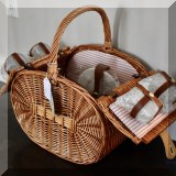 D30. Picnic basket. 
